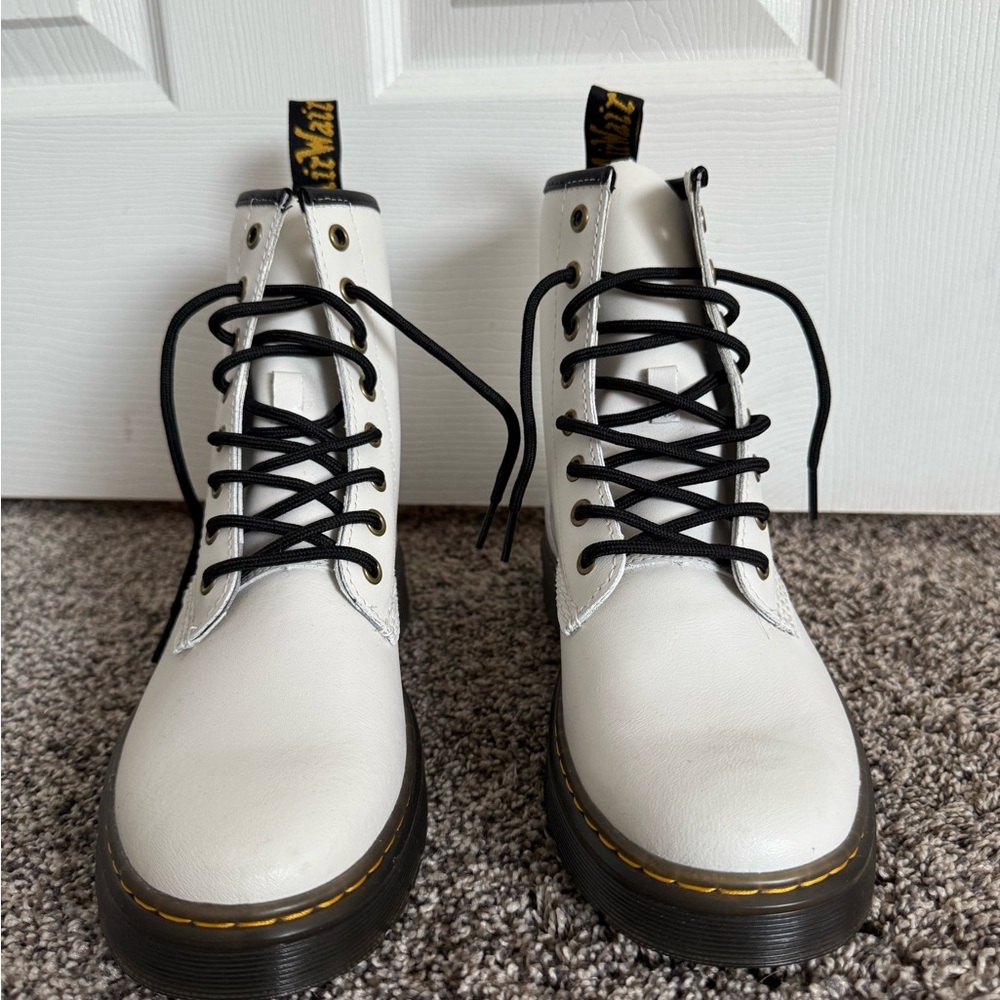 Doc Martens UNISEX AirWair White Boots NEW